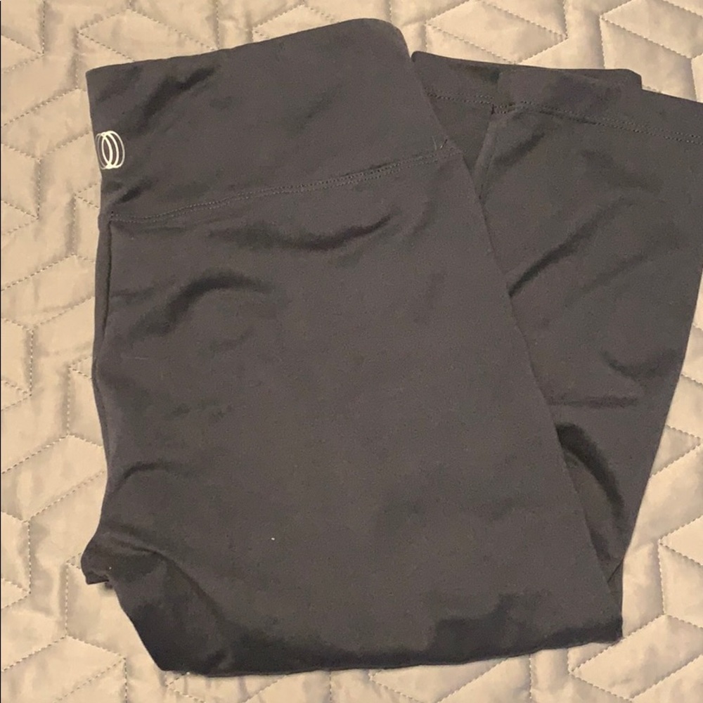Marika size M charcoal cropped legging